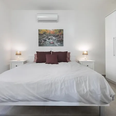 The View & Art Gallery Apartment, Free Parking Апартаменты
