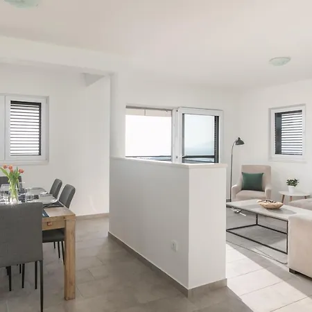 The View & Art Gallery Apartment, Free Parking Апартаменты *