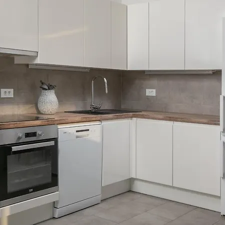 The View & Art Gallery Apartment, Free Parking Апартаменты *