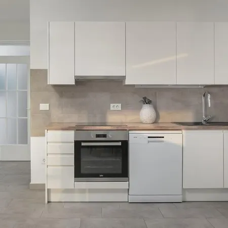 The View & Art Gallery Apartment, Free Parking Апартаменты